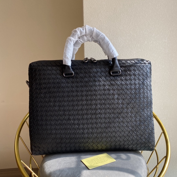 ボッテガヴェネタバッグ正面デザイン